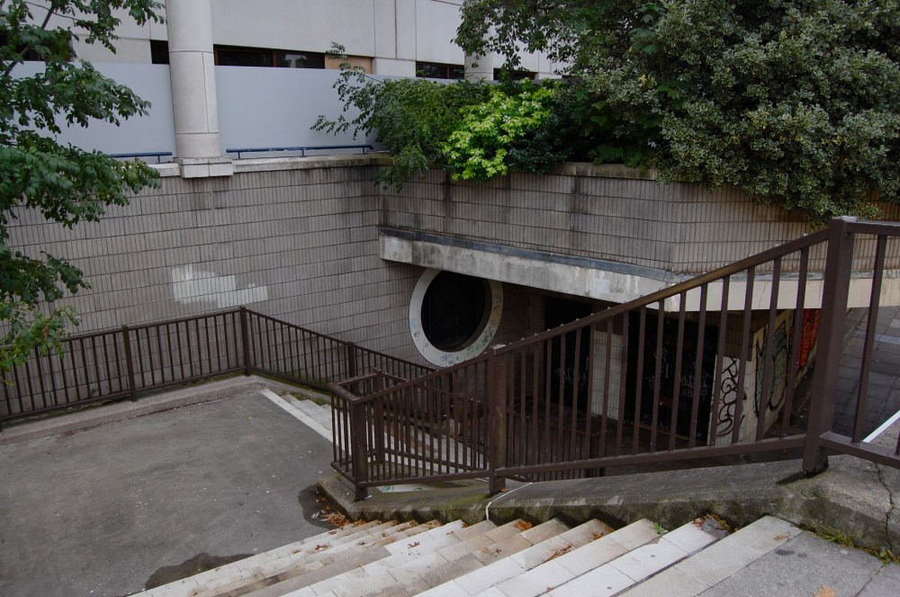 19 sep opposite Castle